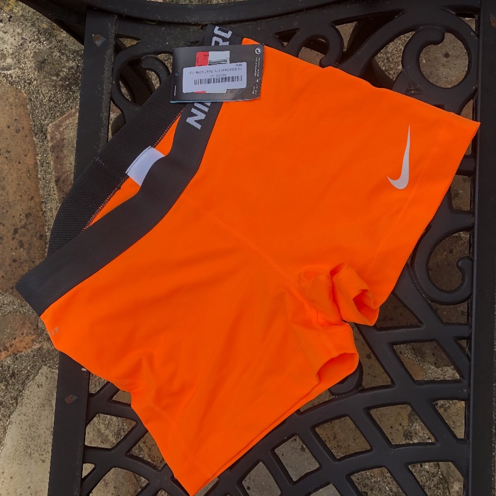 Nike Pro 3" shorts/spandex